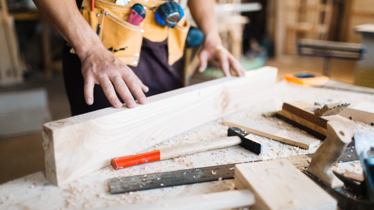 What is the difference between a joiner and a carpenter?